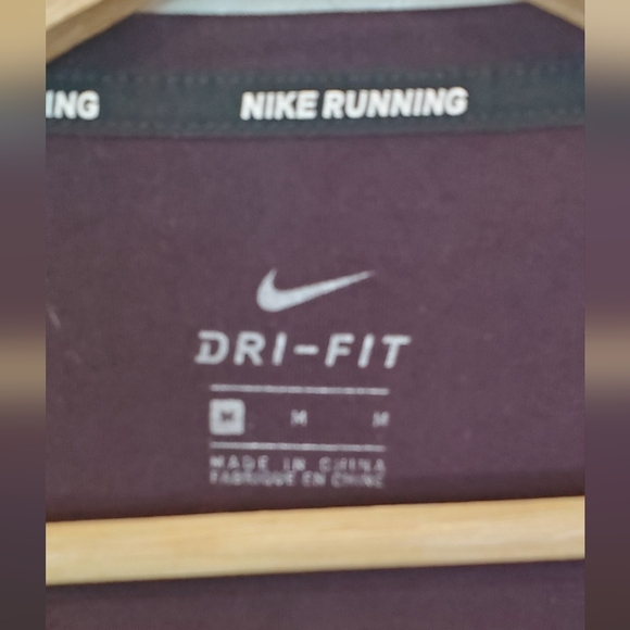 💚5/$25 Nike Dri-Fit Running Purple Reflective Long Sleeve Top Thumb Hole Medium - Picture 4 of 9